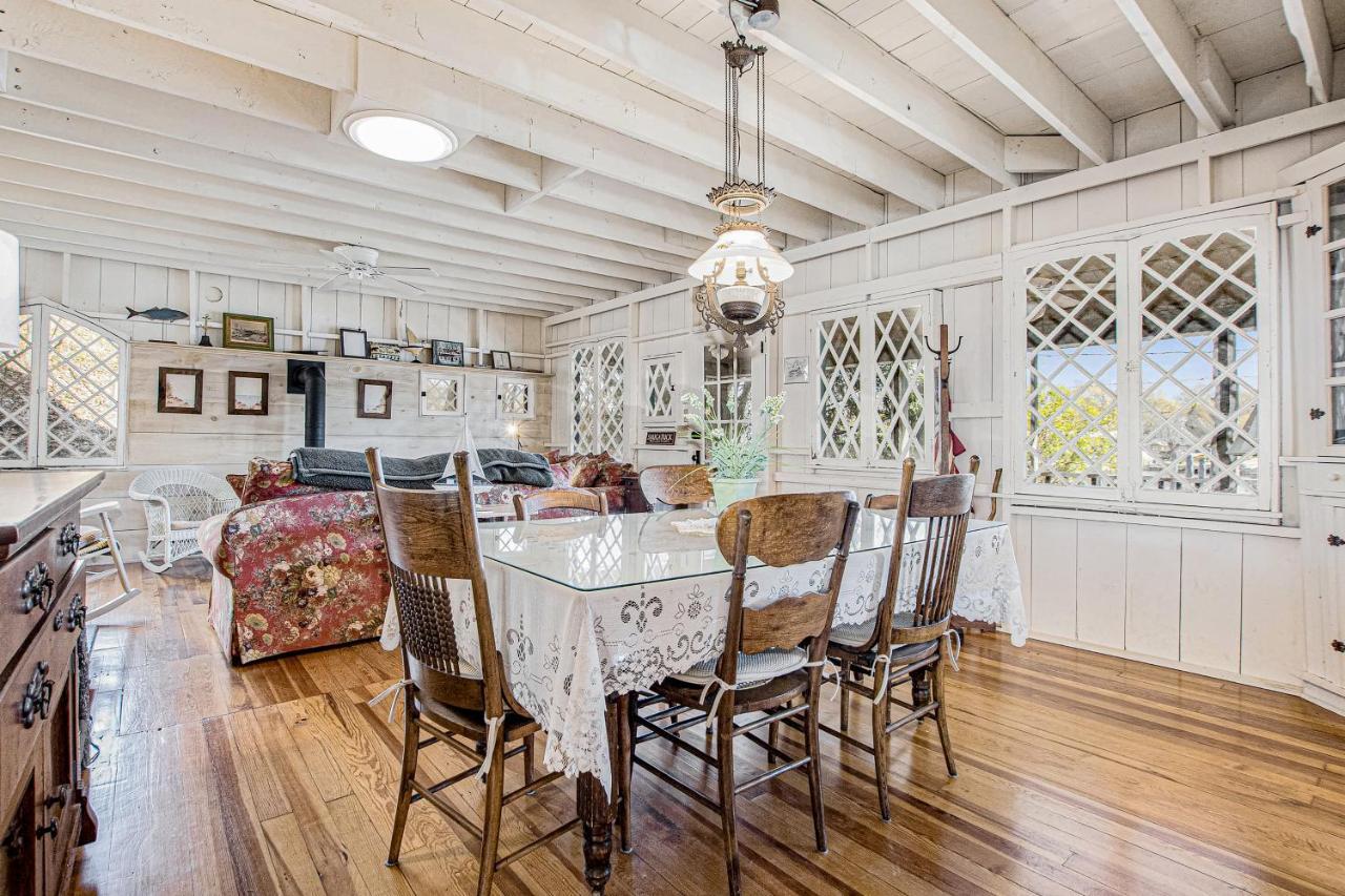 Anna'S Cottage Saugatuck Exterior photo
