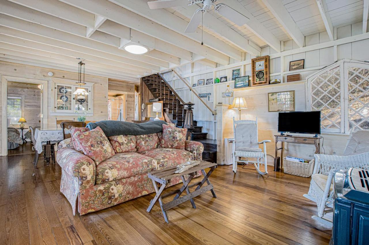 Anna'S Cottage Saugatuck Exterior photo