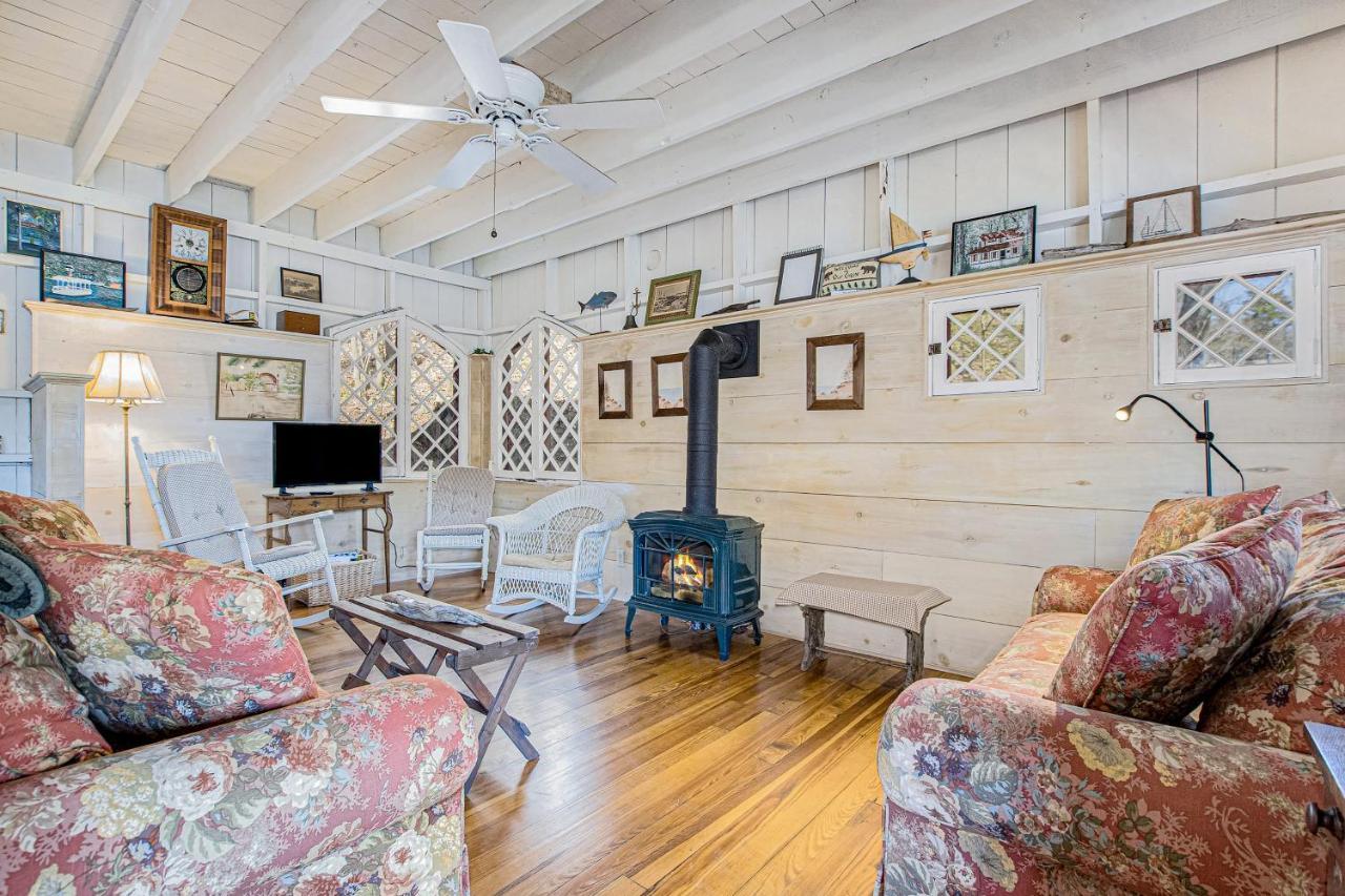 Anna'S Cottage Saugatuck Exterior photo
