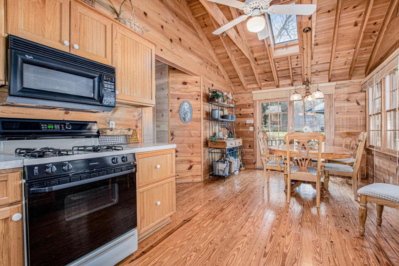 Anna'S Cottage Saugatuck Exterior photo